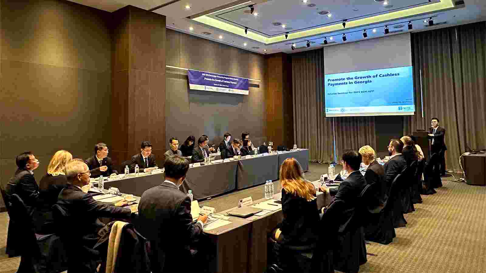 საქართველოს ეროვნულ ბანკსა და კორეის ცენტრალურ ბანკს შორის თანამშრომლობის ფარგლებში საქართველოში უნაღდო გადახდების განვითარების ხელშეწყობის პროექტი ხორციელდება