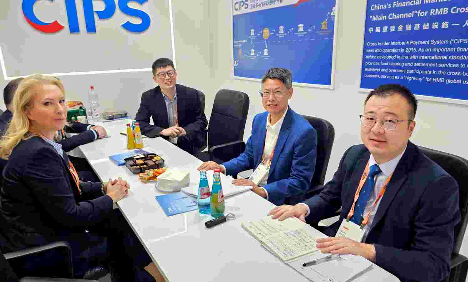 ნათია თურნავა  ფრანკფურტში  SWIFT-ის მიერ ორგანიზებული საერთაშორისო კონფერენციის ფარგლებში ჩინური ტრანსსასაზღვრო საგადახდო სისტემის - CIPS-ის წარმომადგენლებს შეხვდა 