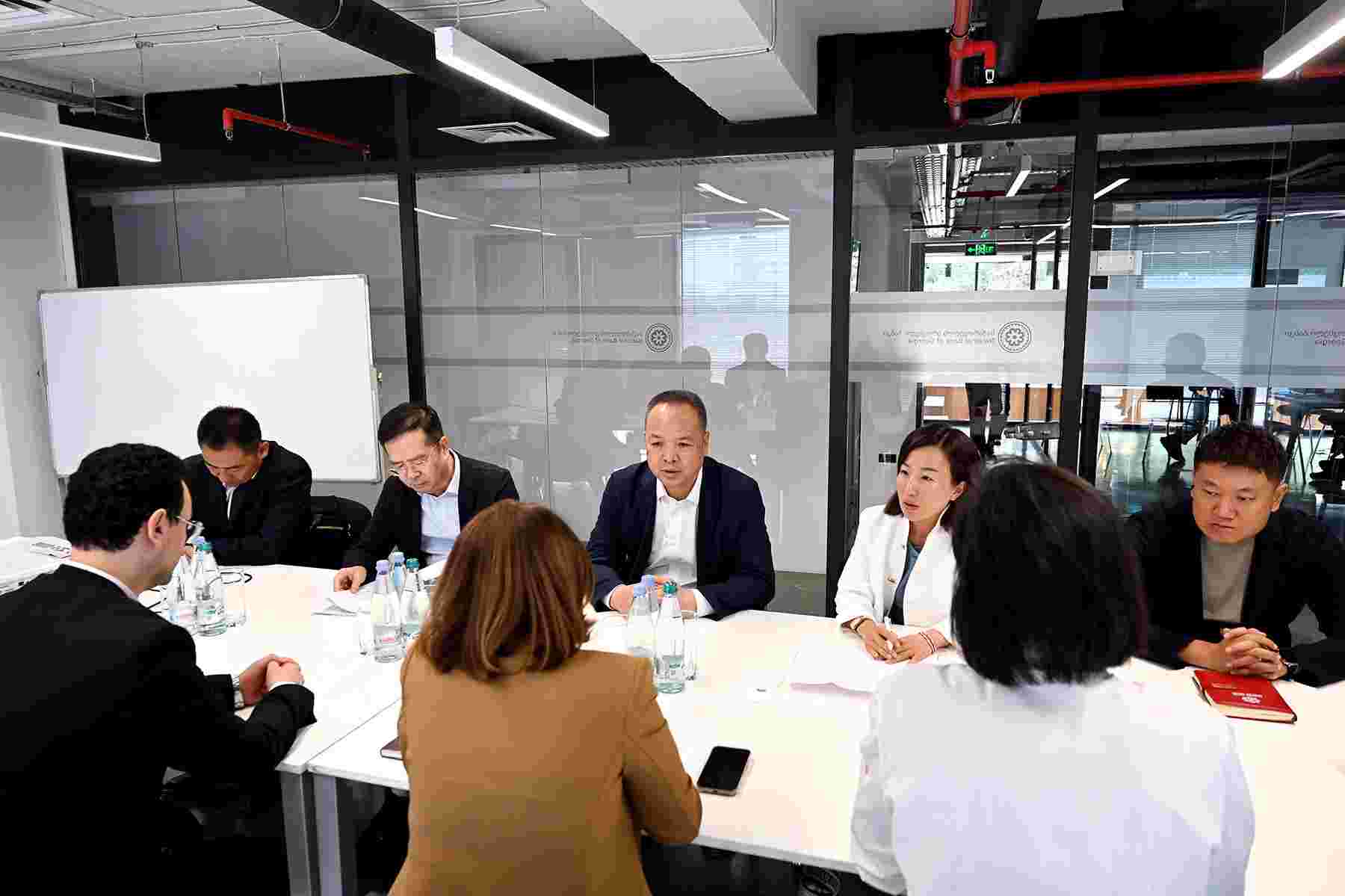 gallery-item